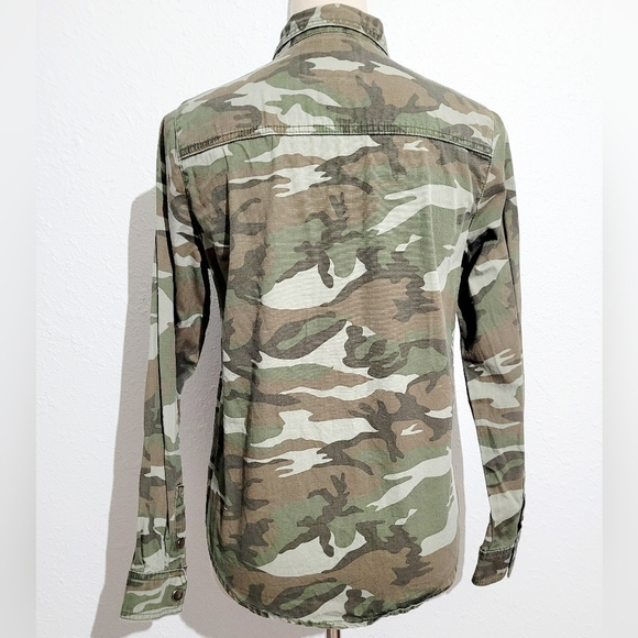 Forever 21 Camo Shirt Long Sleeve Front Snaps 100% Cotton Woman's Size Small - Picture 3 of 8